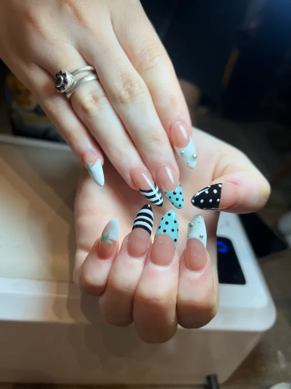 Nail art — gallery bw polka