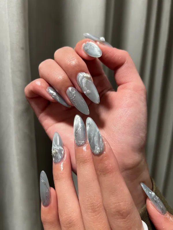 Nail art — gallery silver marble