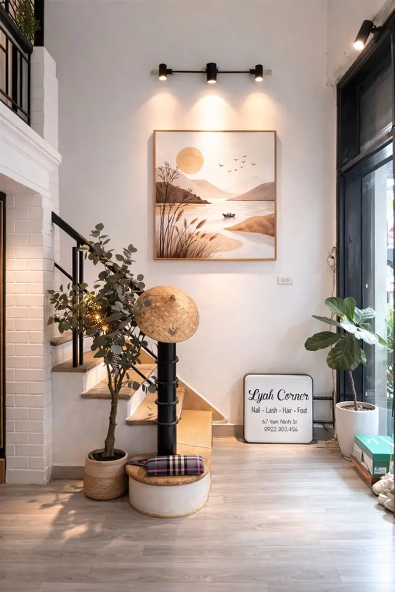 Inside Lyah Corner studio at 67 Yên Ninh, Ba Đình, Hanoi — a quiet boutique nail and lash space
